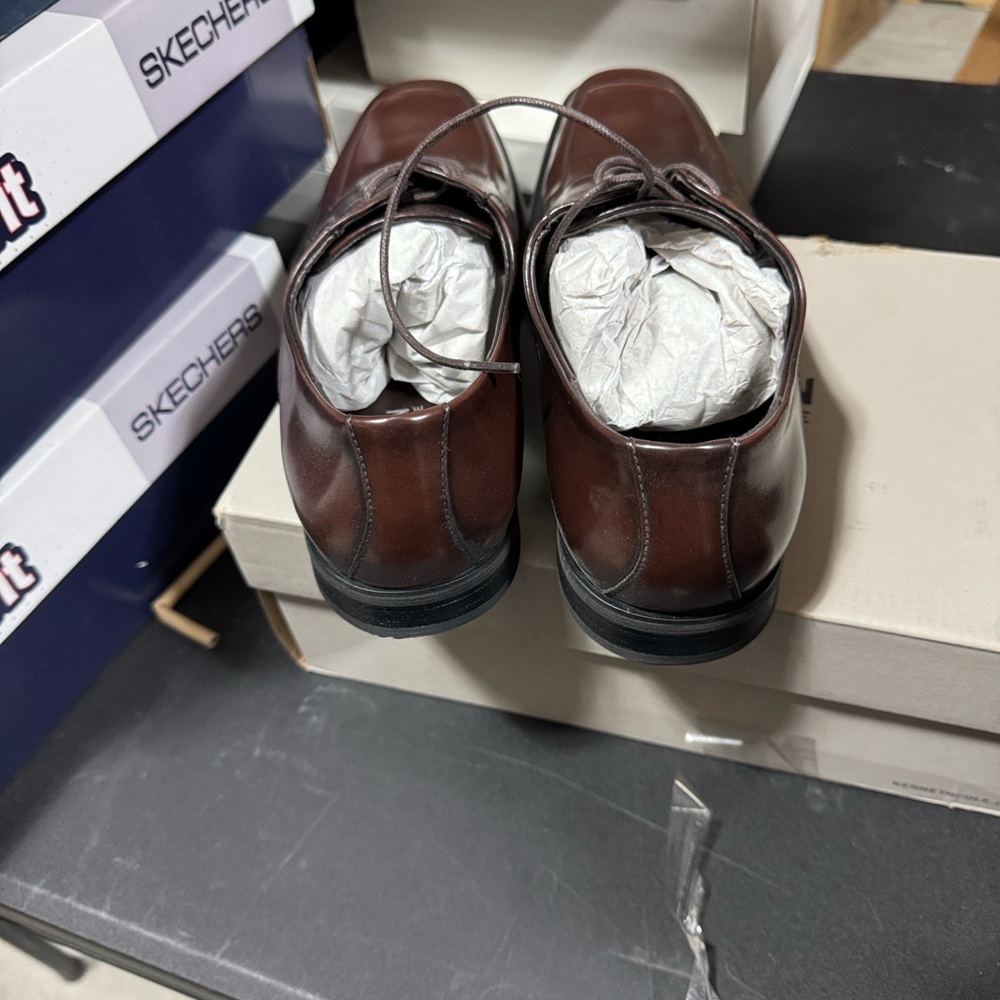 Kenneth Cole Men's Settle Oxford 9.5 - Picture 6 of 7